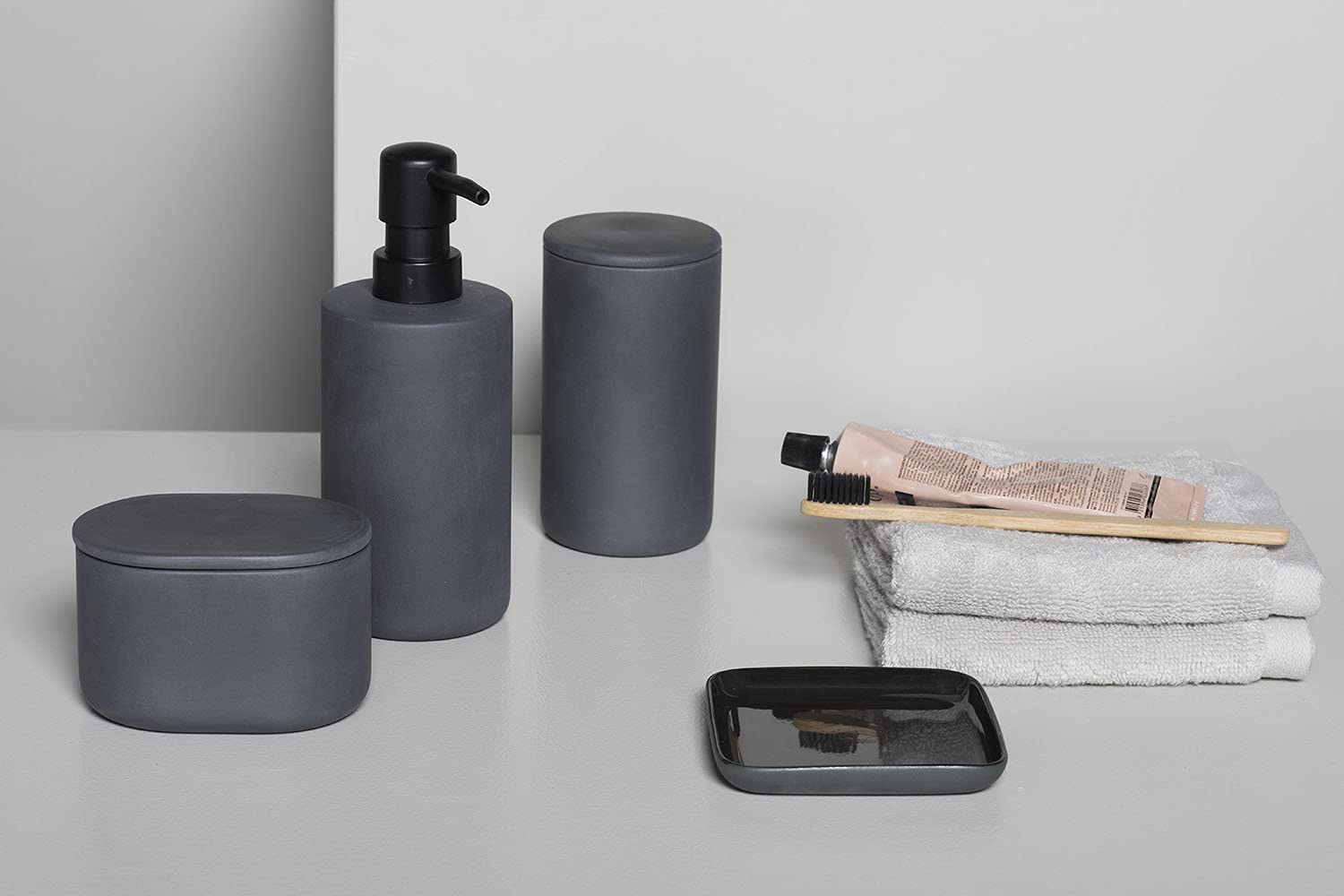 Amazon｜SERAX 磁器 ソープディスペンサー 高さ18cm Soap